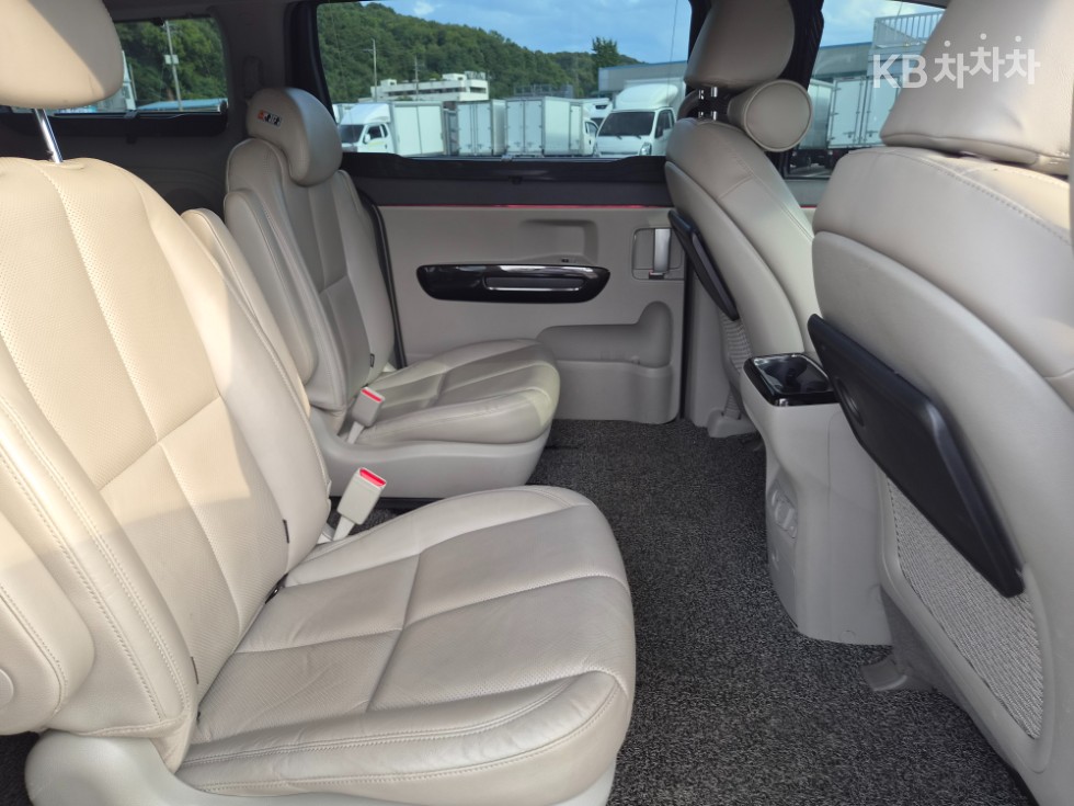 Kia Carnival — miniaturë 9