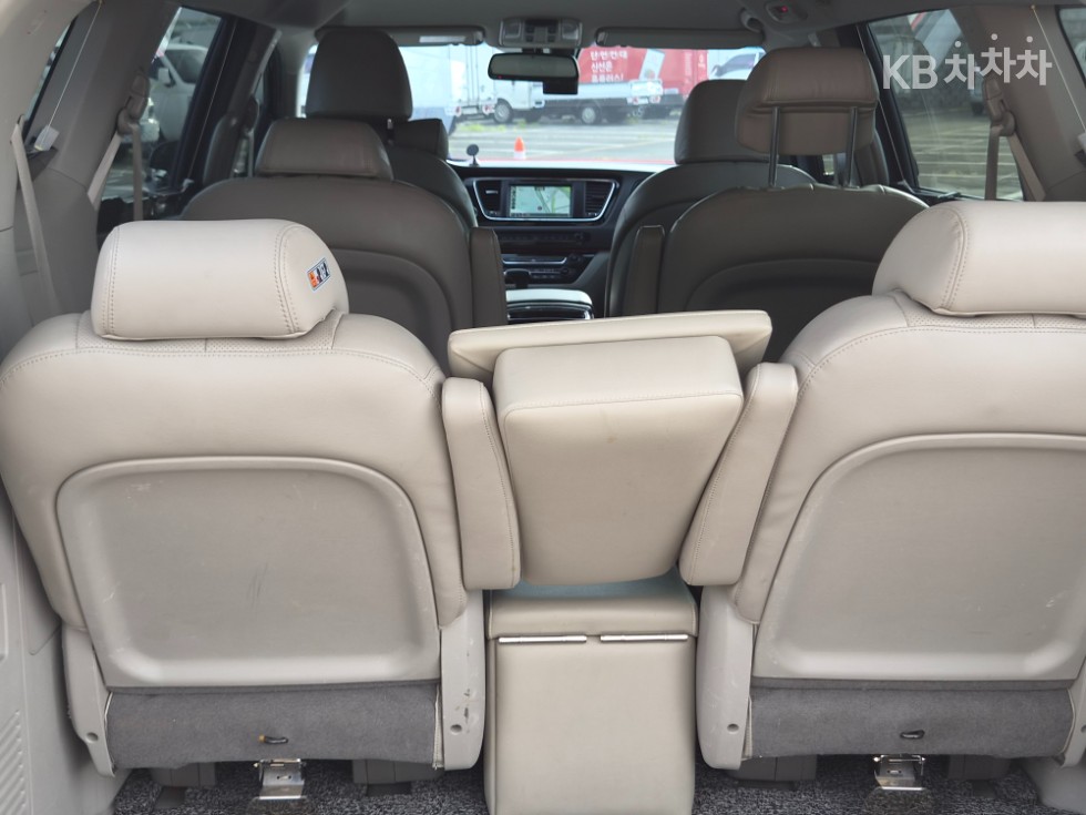 Kia Carnival — miniaturë 10