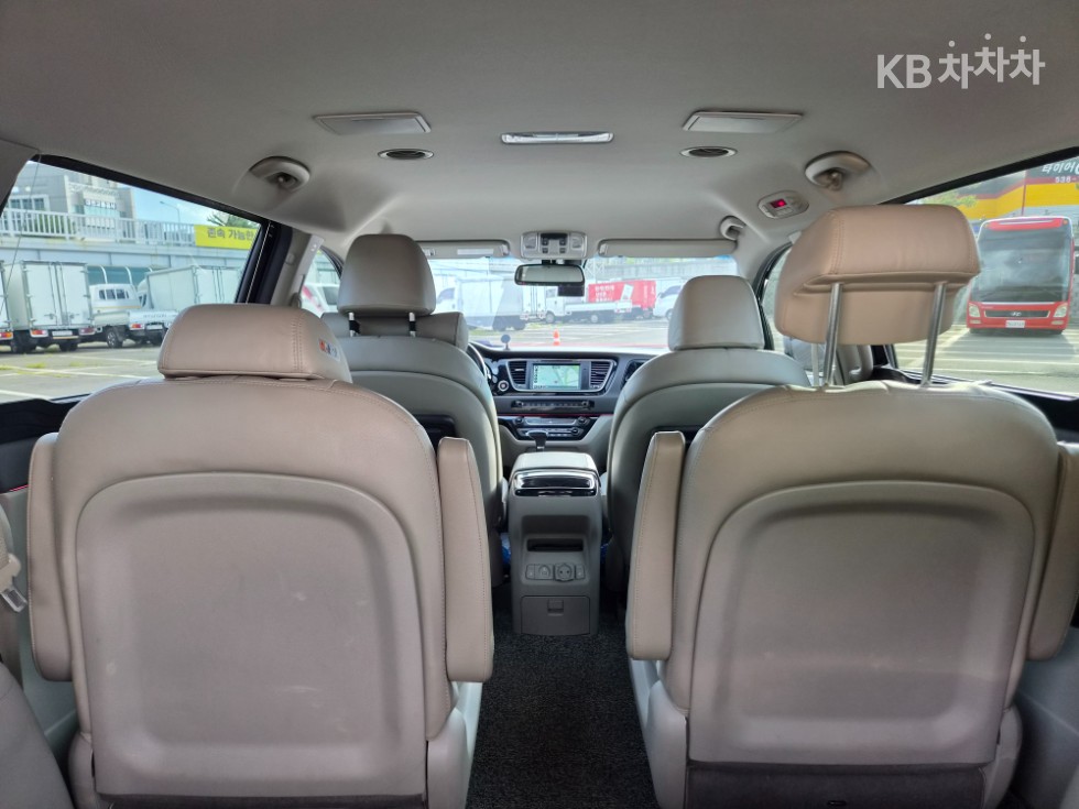 Kia Carnival — miniaturë 11
