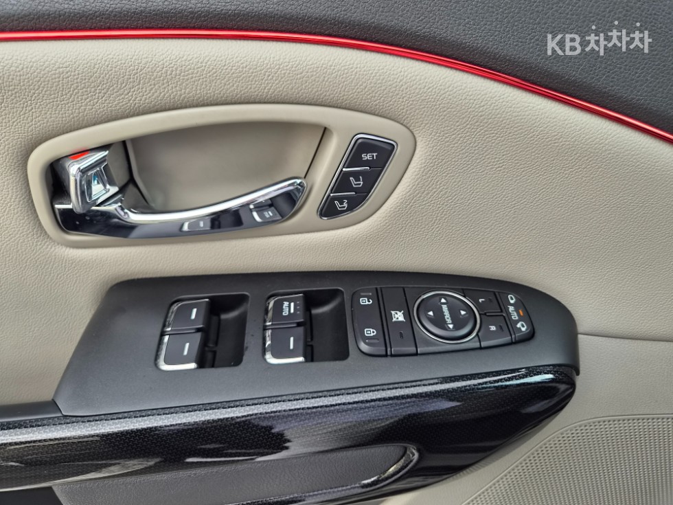 Kia Carnival — miniaturë 15