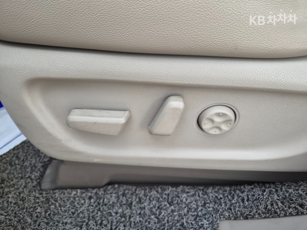 Kia Carnival — miniaturë 18