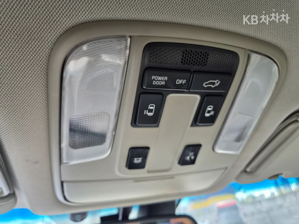 Kia Carnival — miniaturë 19