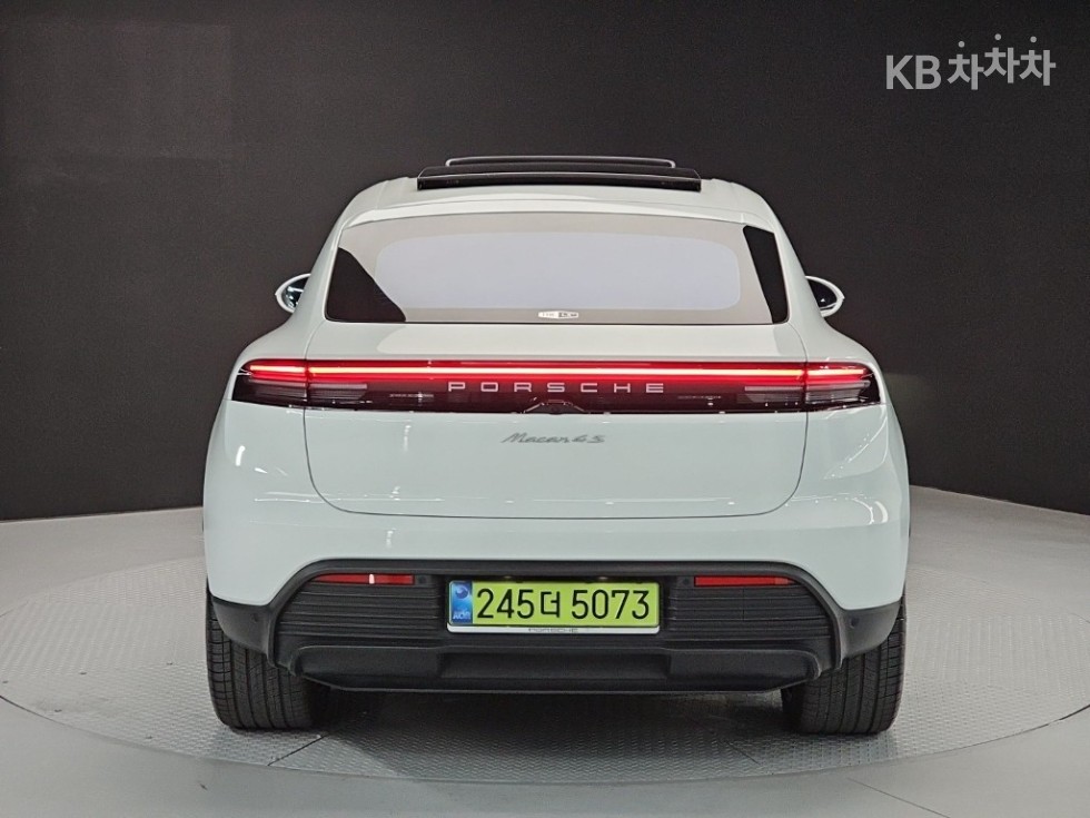 Porsche Macan — miniaturë 3