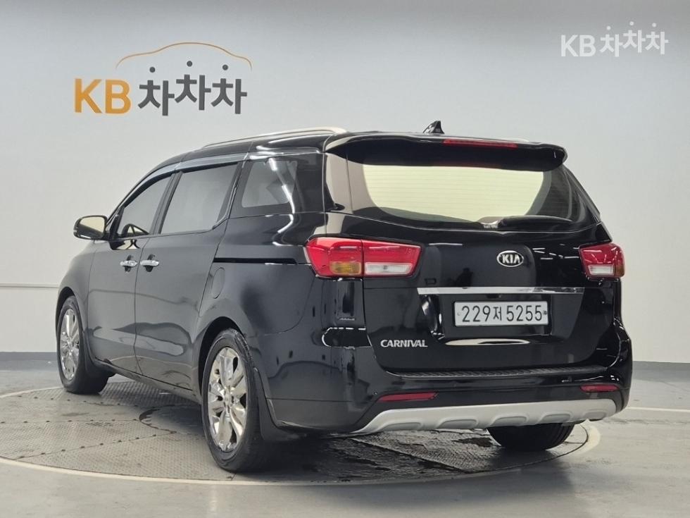 Kia Carnival — miniaturë 2