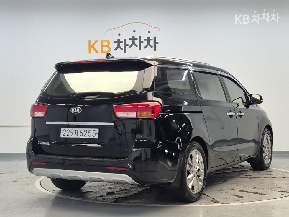 Kia Carnival — miniaturë 3