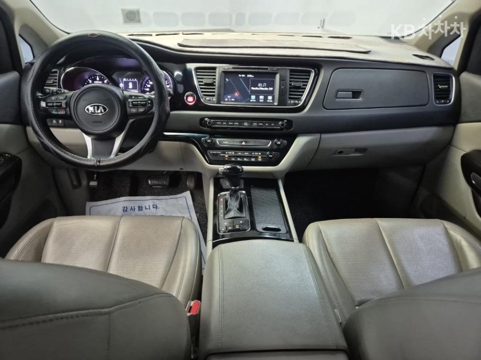 Kia Carnival — miniaturë 7