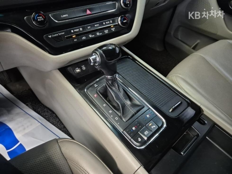Kia Carnival — miniaturë 8