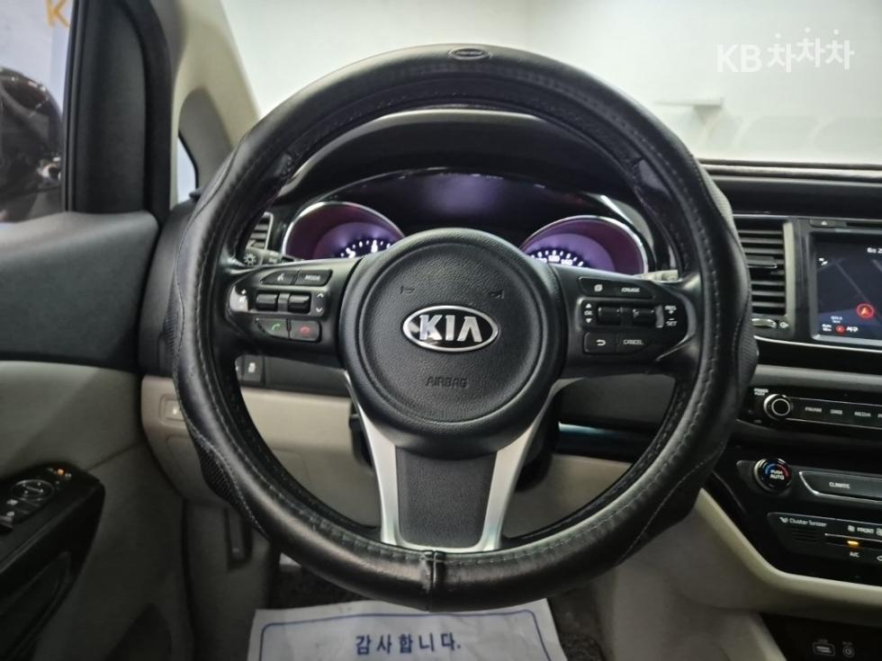 Kia Carnival — miniaturë 9