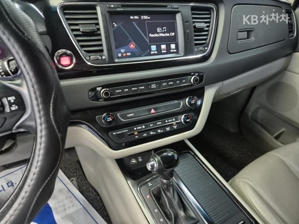Kia Carnival — miniaturë 10