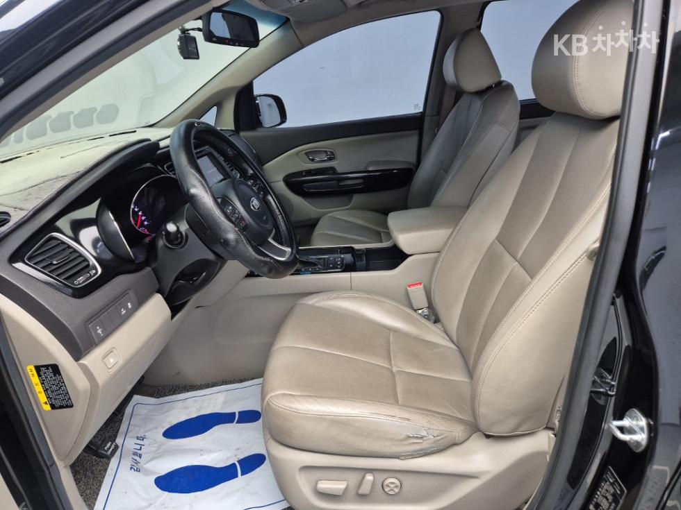 Kia Carnival — miniaturë 11