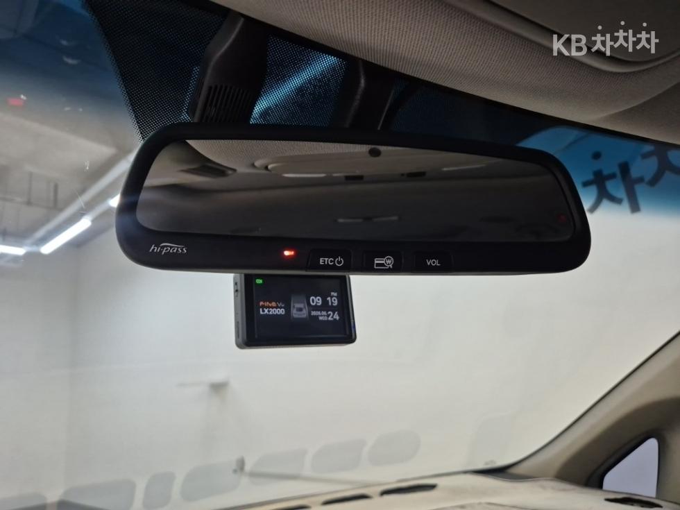 Kia Carnival — miniaturë 17