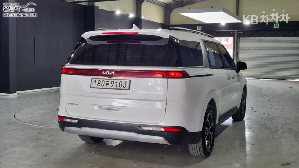 Kia Carnival — miniaturë 2