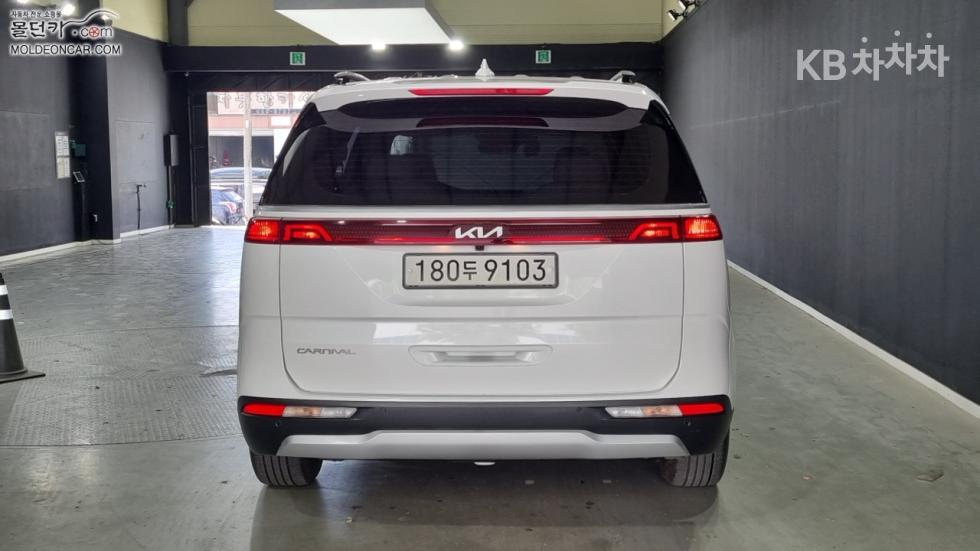 Kia Carnival — miniaturë 4