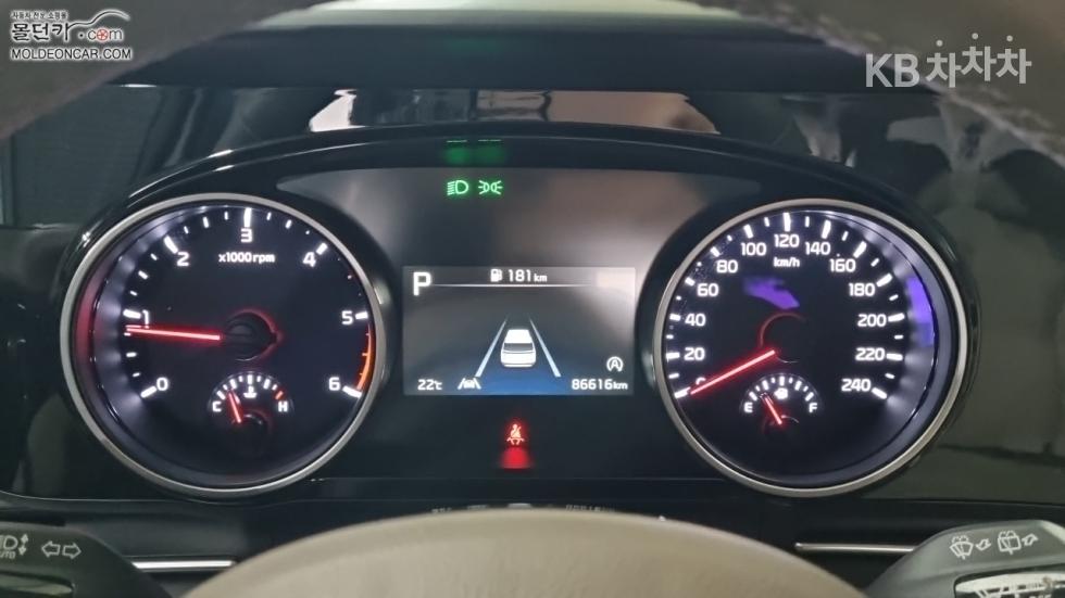Kia Carnival — miniaturë 5