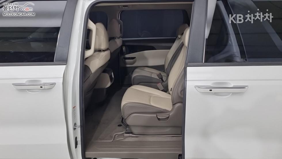 Kia Carnival — miniaturë 10