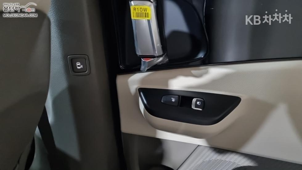 Kia Carnival — miniaturë 17