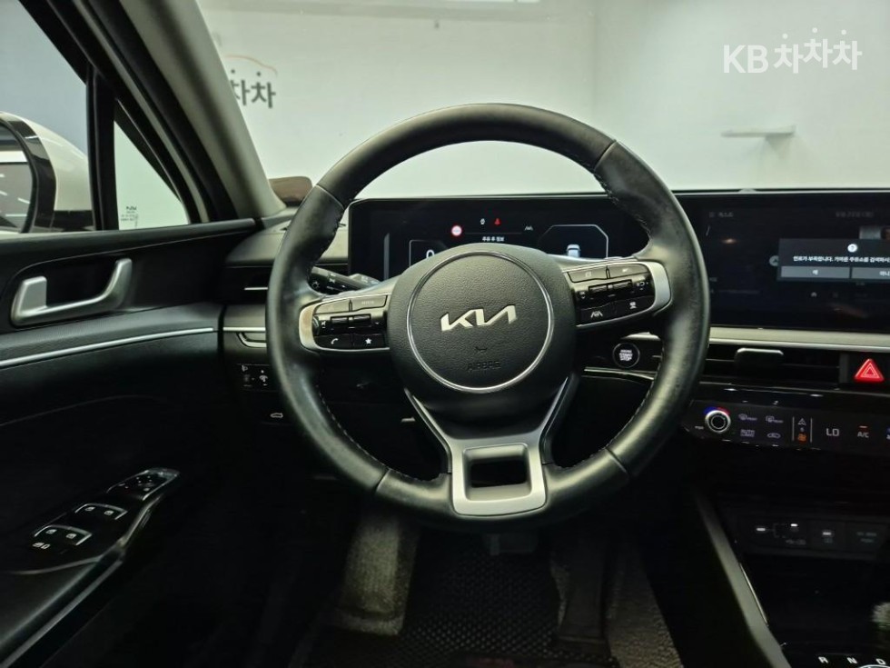 Kia K5 — miniaturë 9