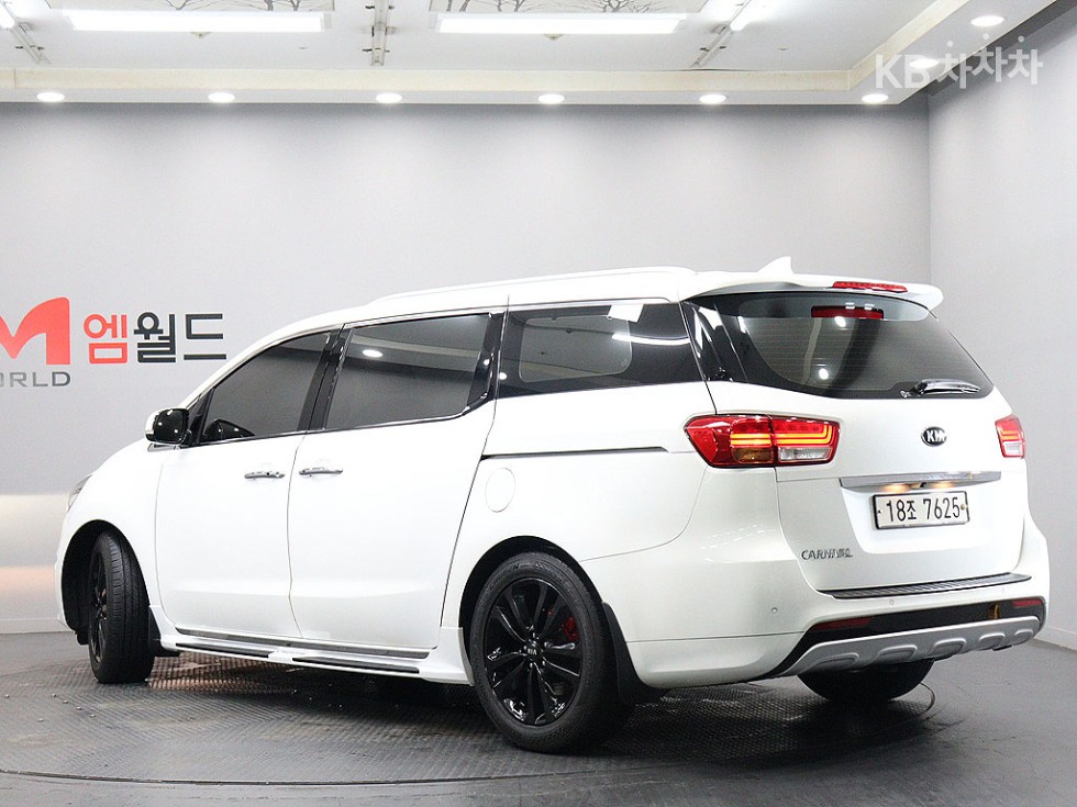 Kia Carnival — miniaturë 4