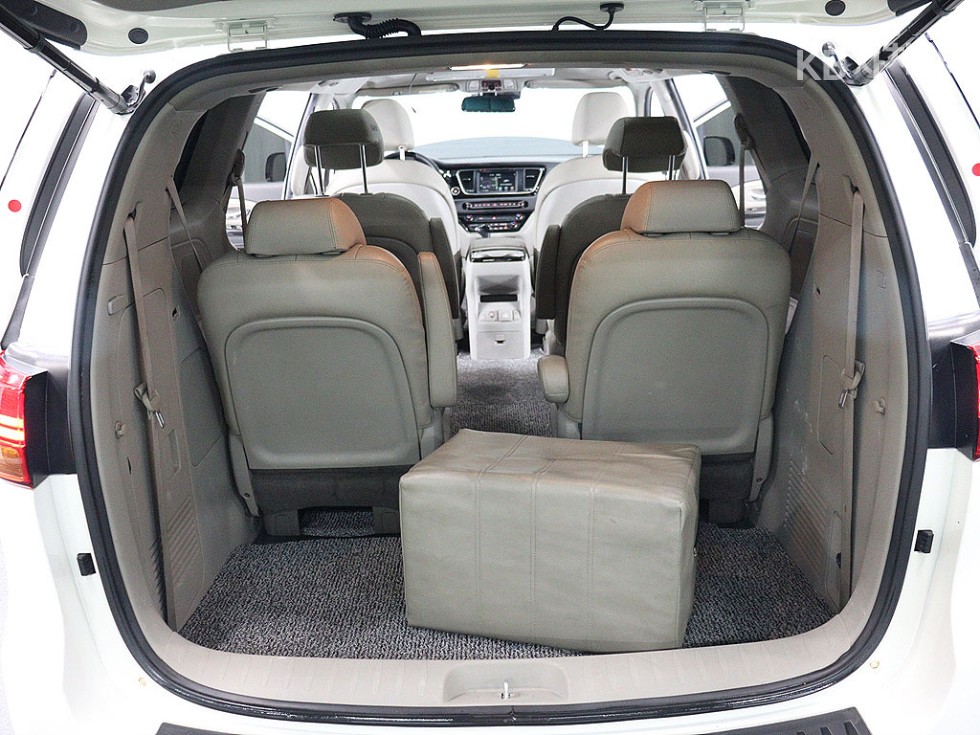 Kia Carnival — miniaturë 5