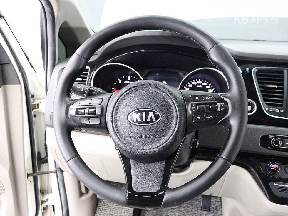Kia Carnival — miniaturë 13
