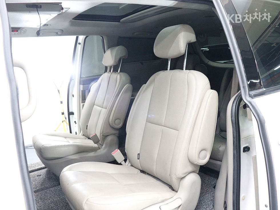 Kia Carnival — miniaturë 14