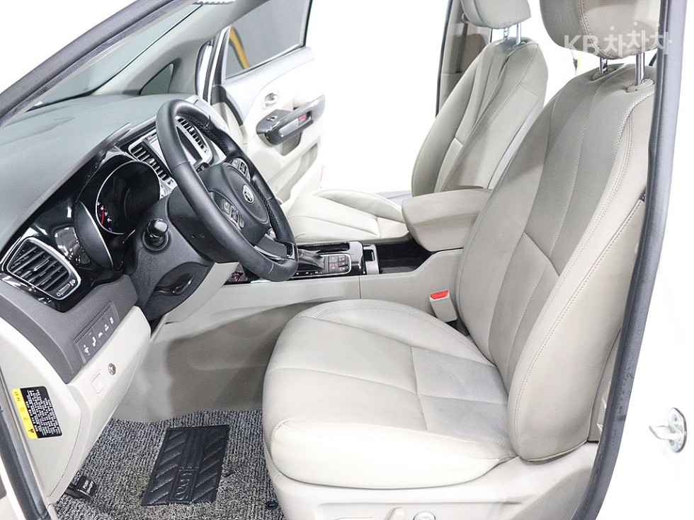 Kia Carnival — miniaturë 15