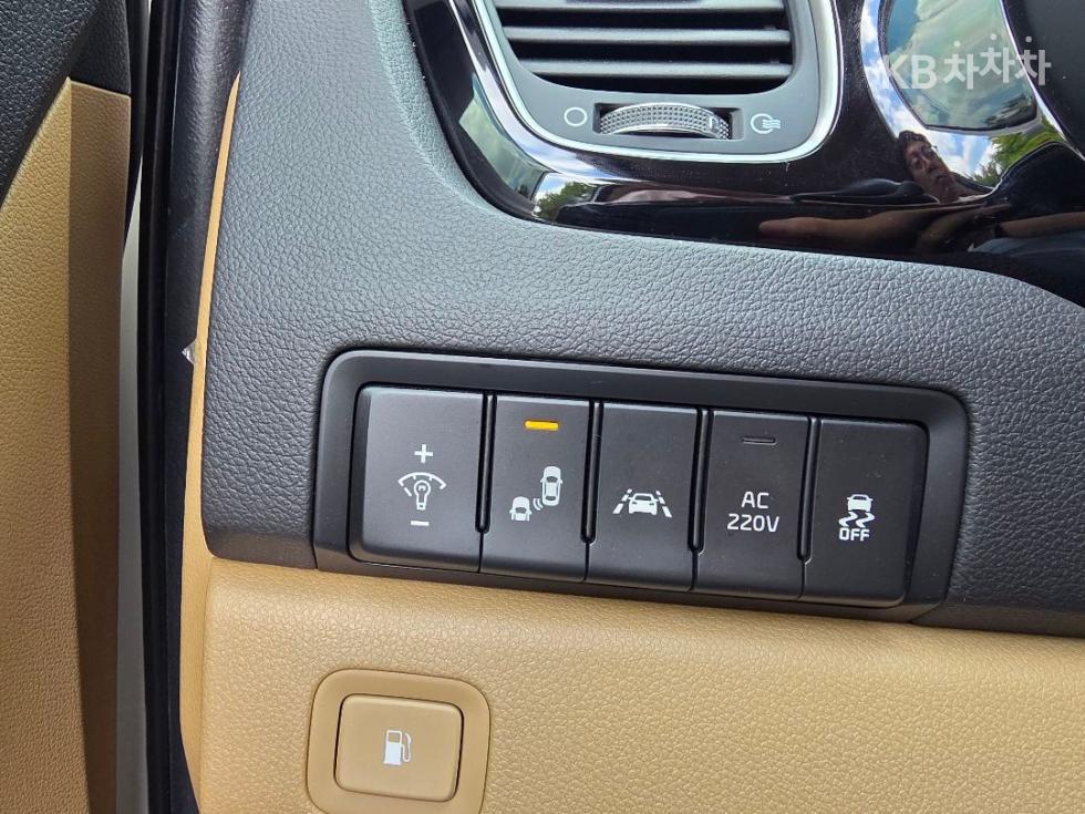 Kia Carnival — miniaturë 15