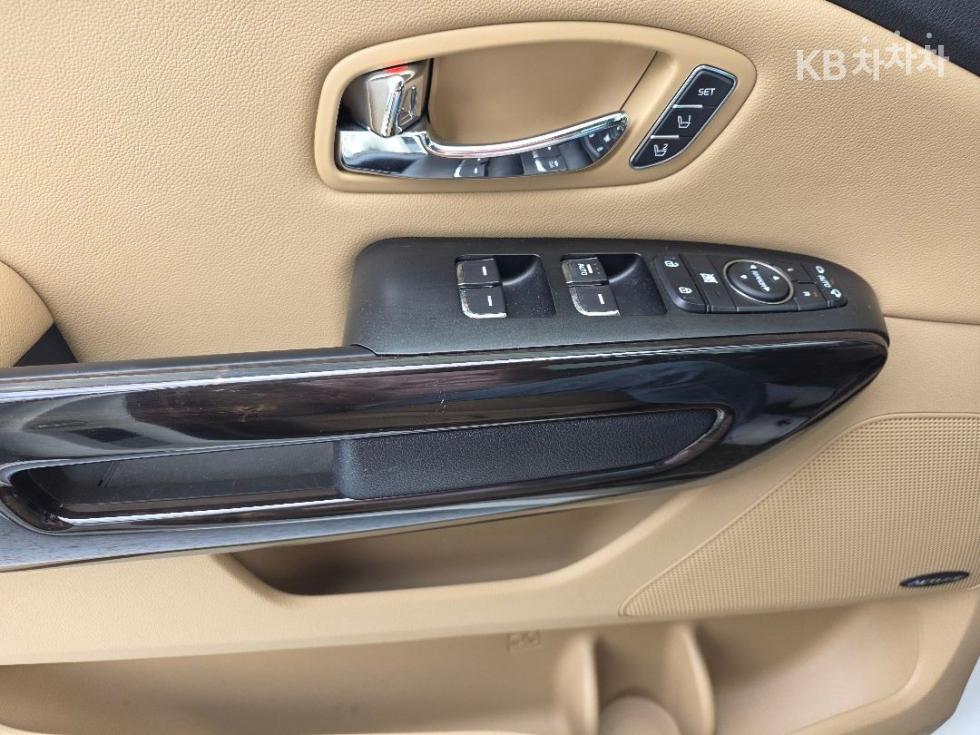 Kia Carnival — miniaturë 16