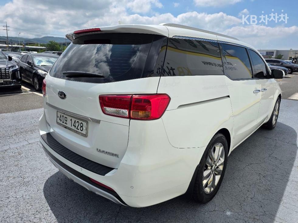 Kia Carnival — miniaturë 4