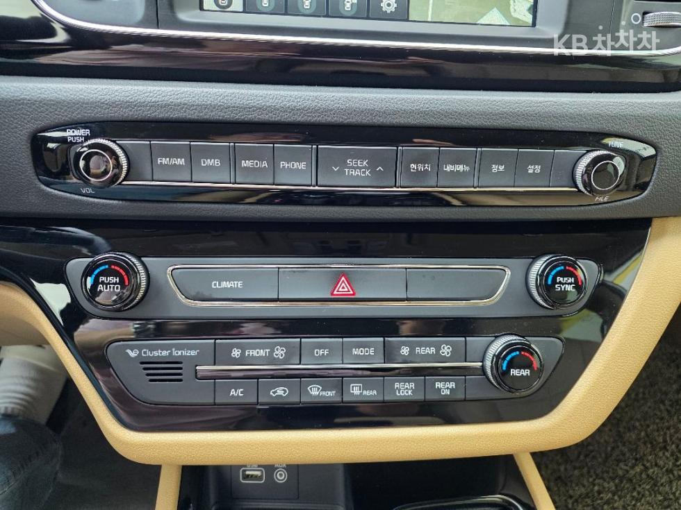Kia Carnival — miniaturë 10