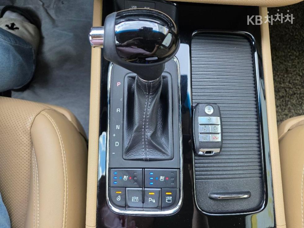 Kia Carnival — miniaturë 11