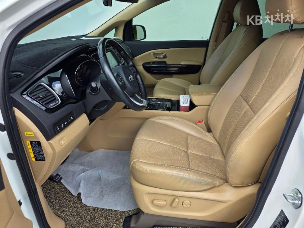 Kia Carnival — miniaturë 17