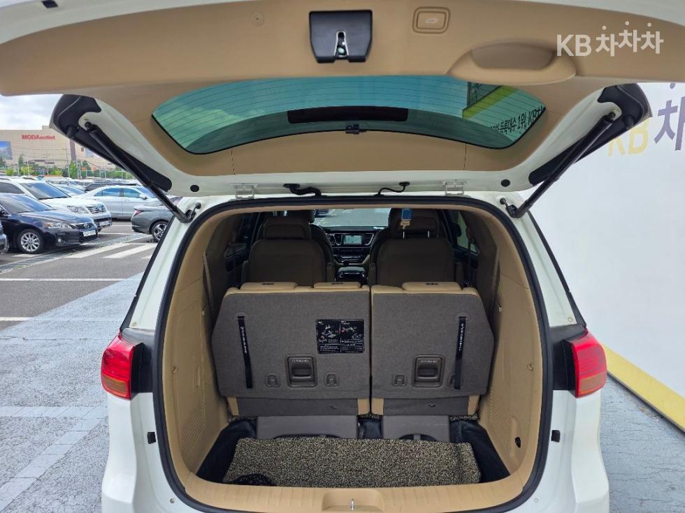 Kia Carnival — miniaturë 24
