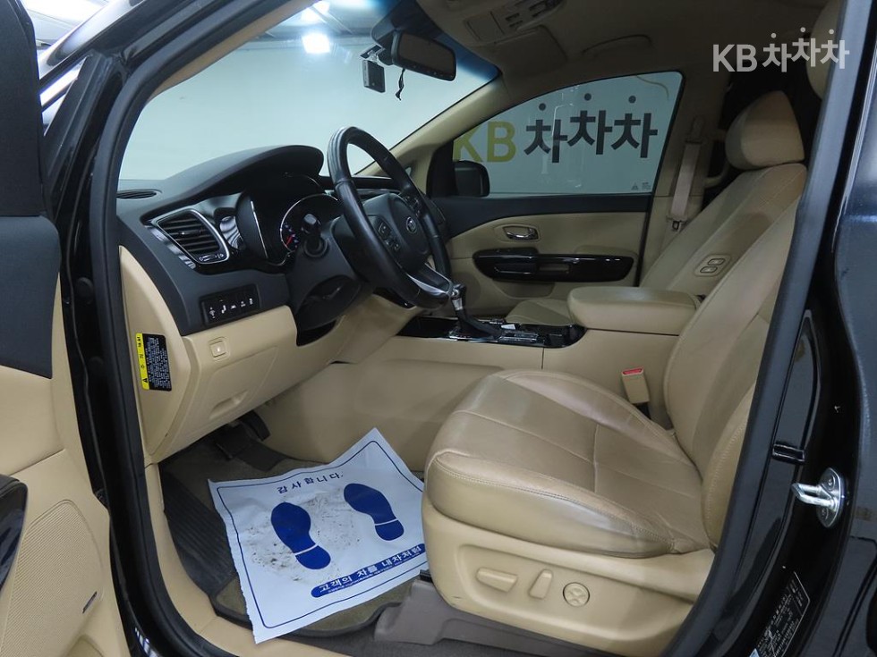 Kia Carnival — miniaturë 5
