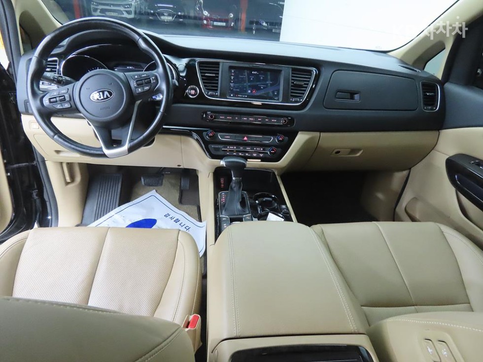 Kia Carnival — miniaturë 7
