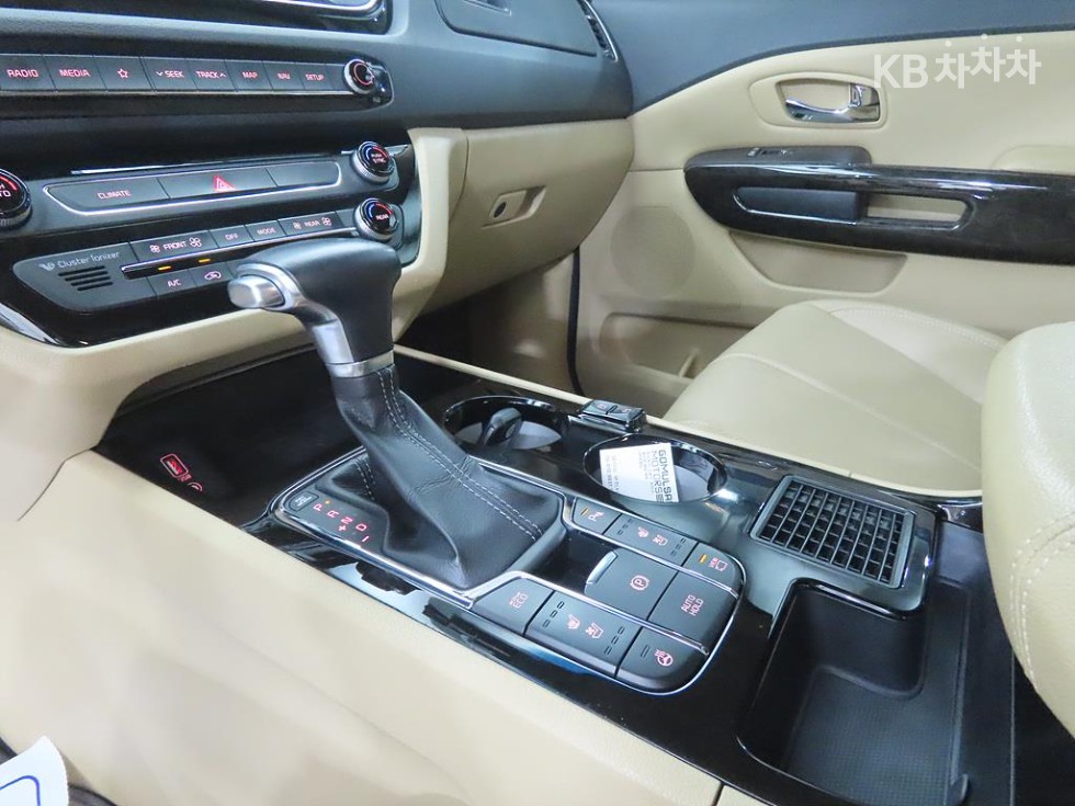 Kia Carnival — miniaturë 11