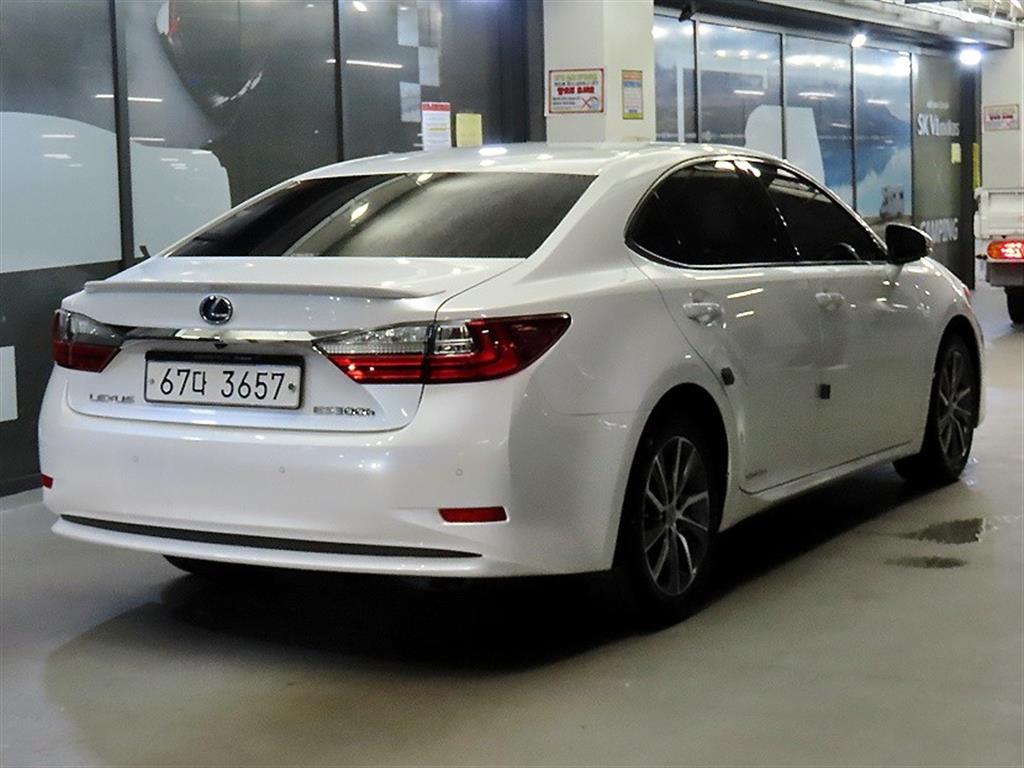 Lexus Es 300H 2017 photo 4