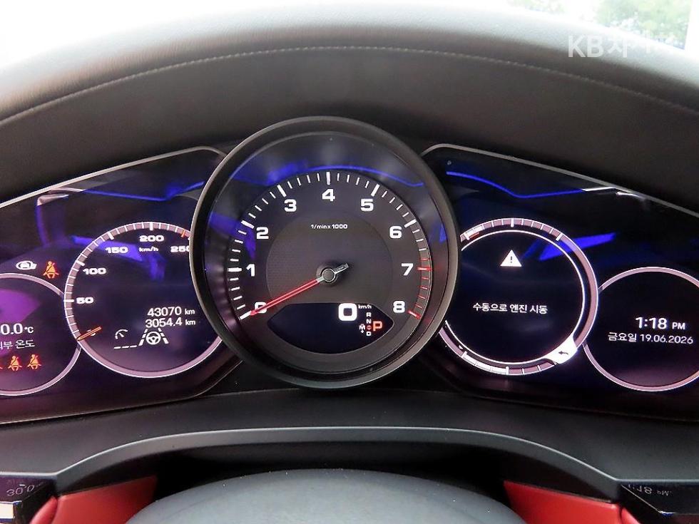 Porsche Cayenne — miniaturë 9