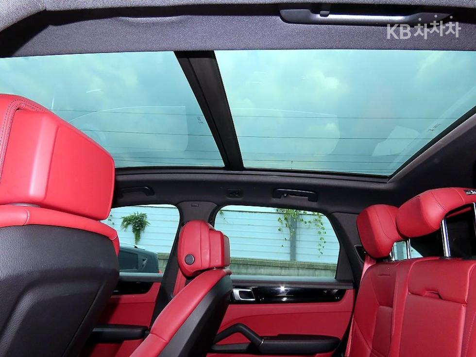 Porsche Cayenne — miniaturë 16