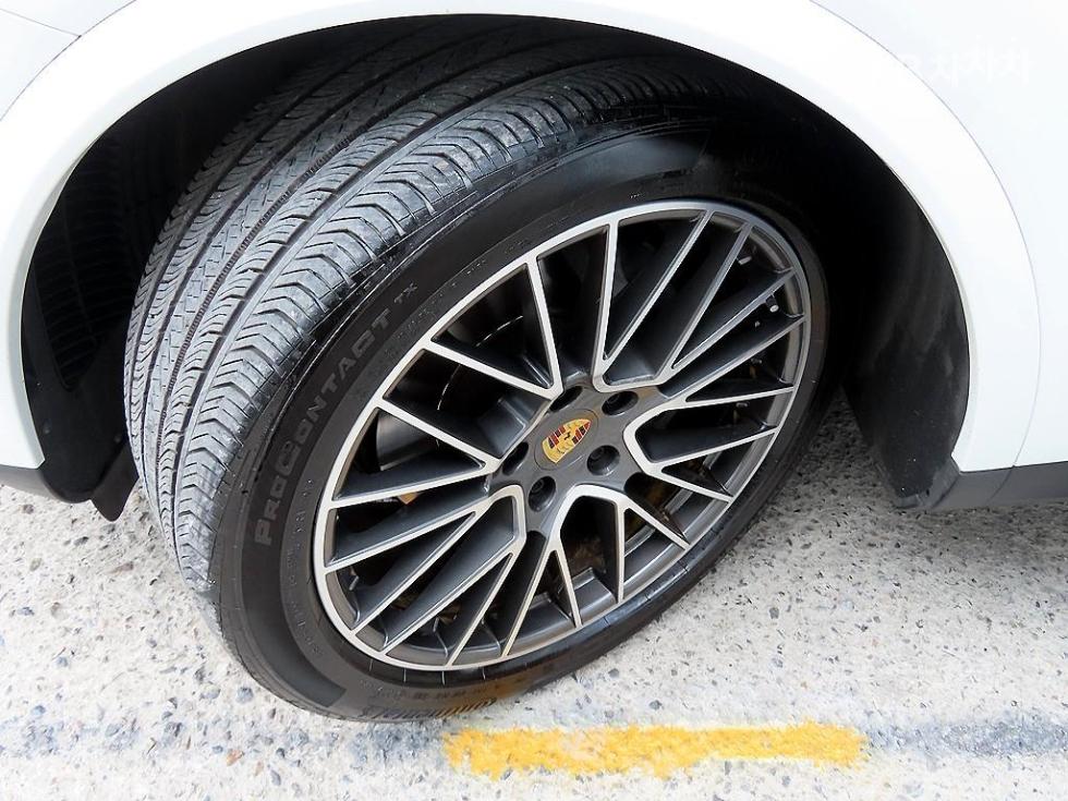 Porsche Cayenne — miniaturë 20