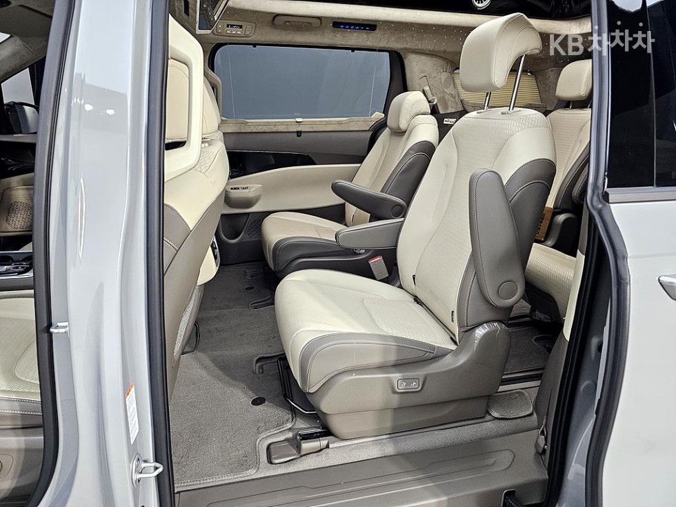 Kia Carnival — miniaturë 9
