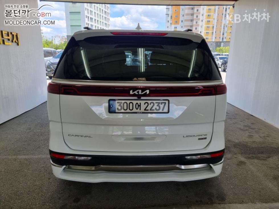 Kia Carnival — miniaturë 4