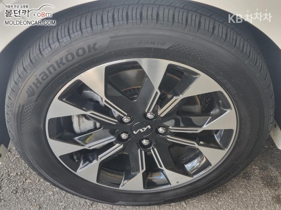 Kia Carnival — miniaturë 6