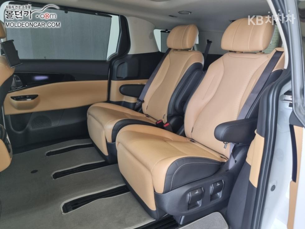 Kia Carnival — miniaturë 7