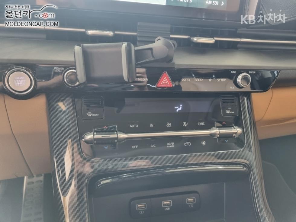 Kia Carnival — miniaturë 10