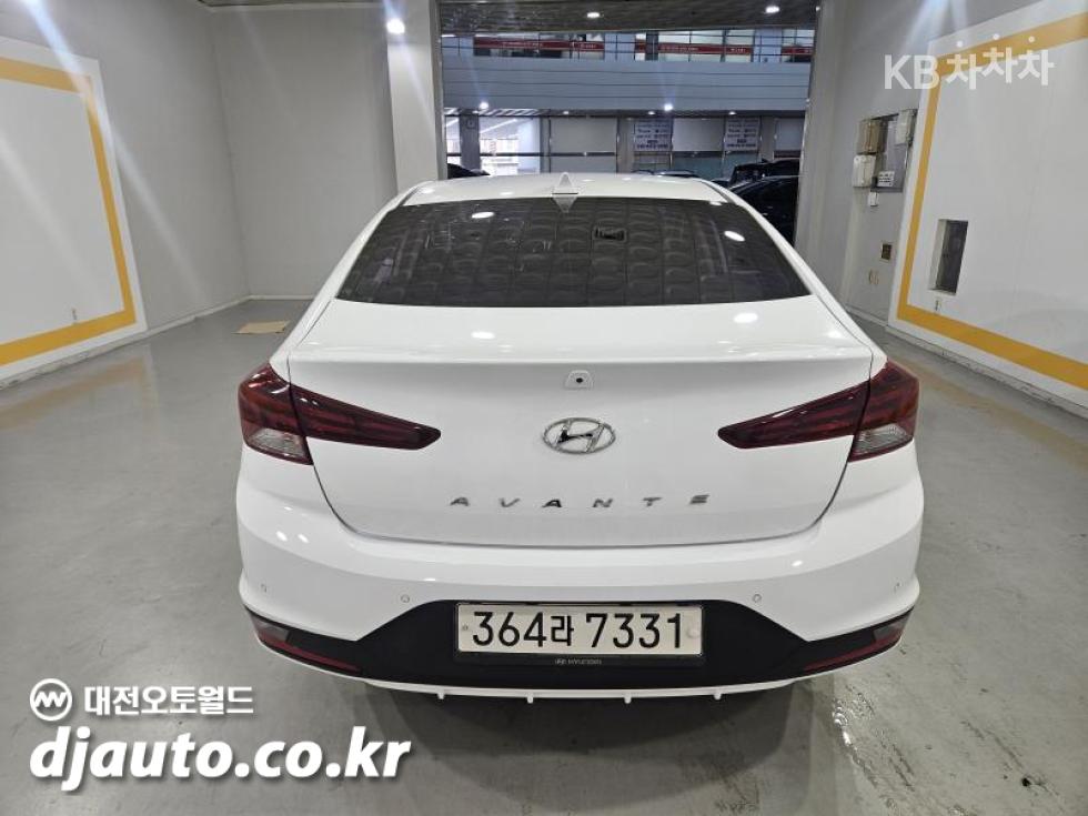 Hyundai Avante — miniaturë 4
