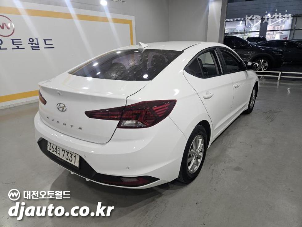 Hyundai Avante — miniaturë 5