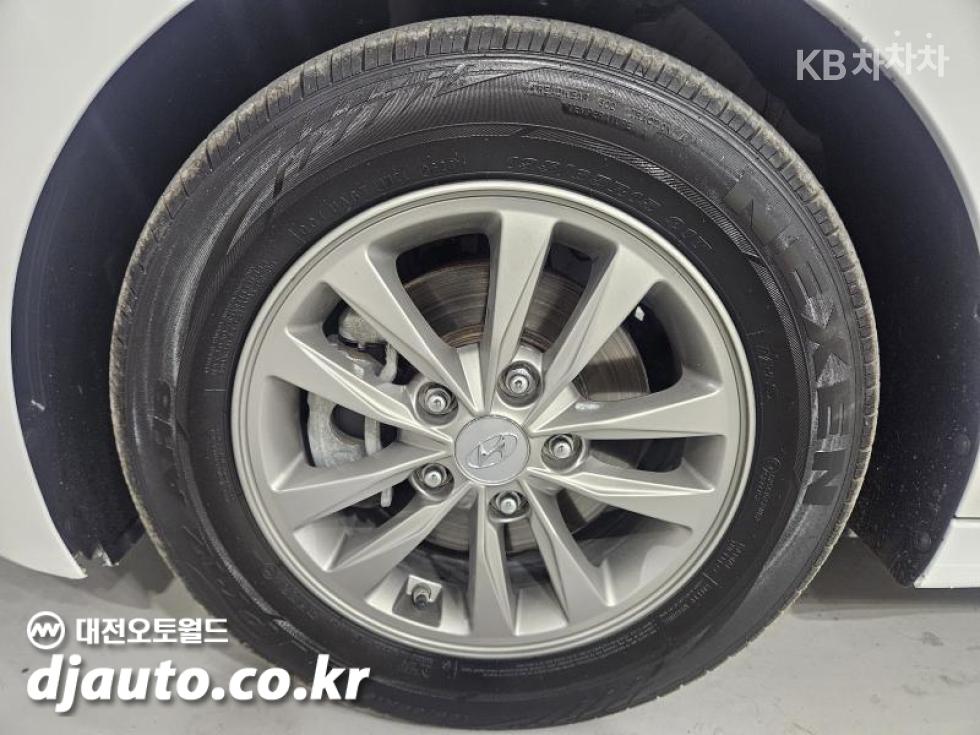 Hyundai Avante — miniaturë 7