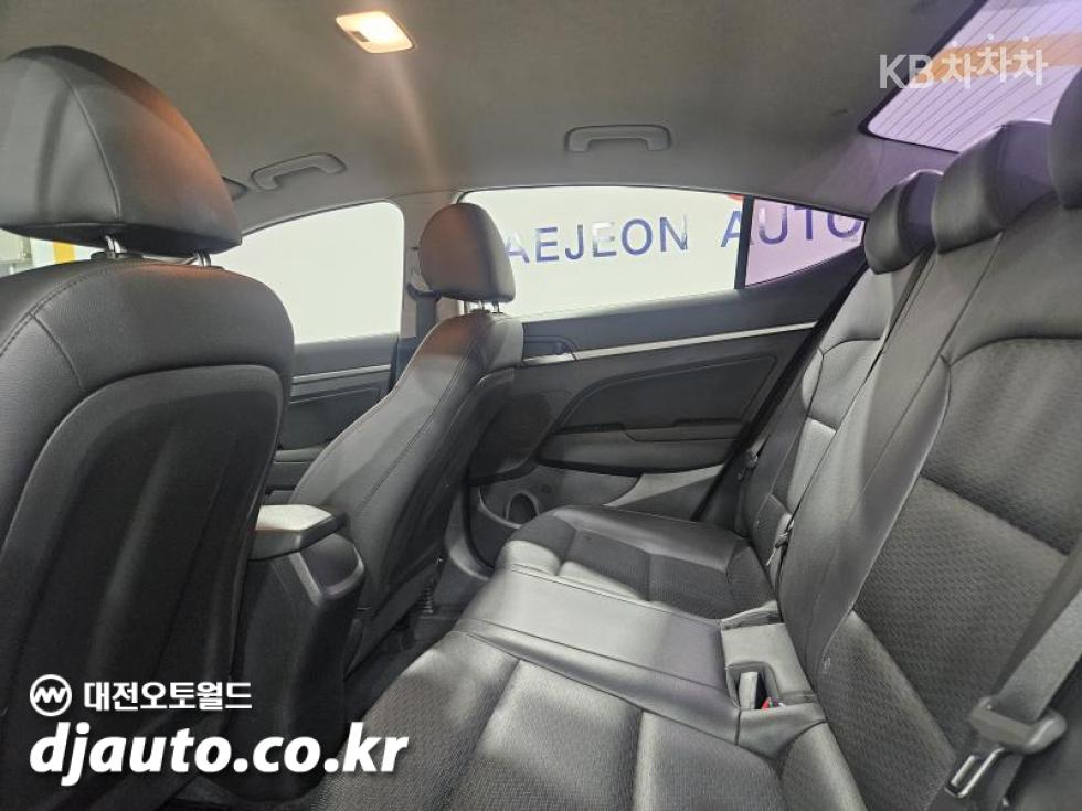 Hyundai Avante — miniaturë 8