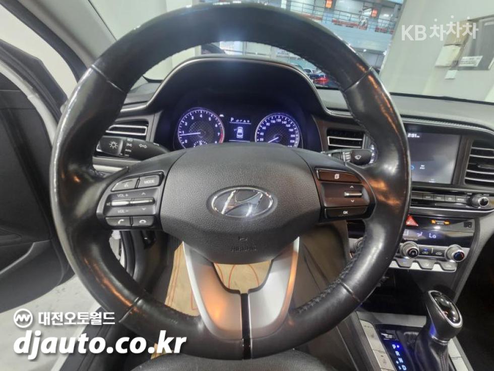 Hyundai Avante — miniaturë 13